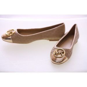 Michael Kors "Ballet" style Flats in Camel with Gold toned MK Emblem Size 5